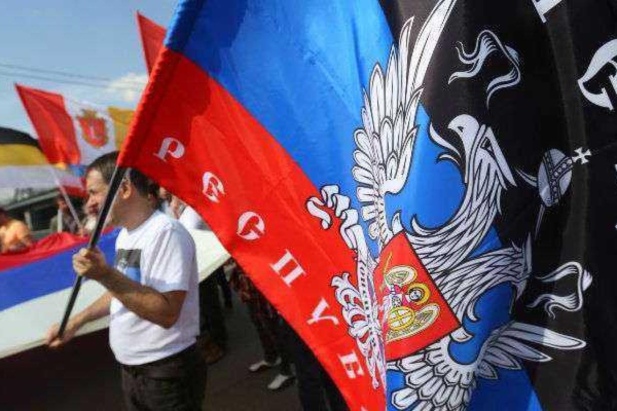 Появилось видео, как в "ЛДНР" люди идут знакомиться с новой "властью" на "праймериз" Появилось видео, как в "ЛДНР" люди идут знакомиться с новой "властью" на "праймериз"