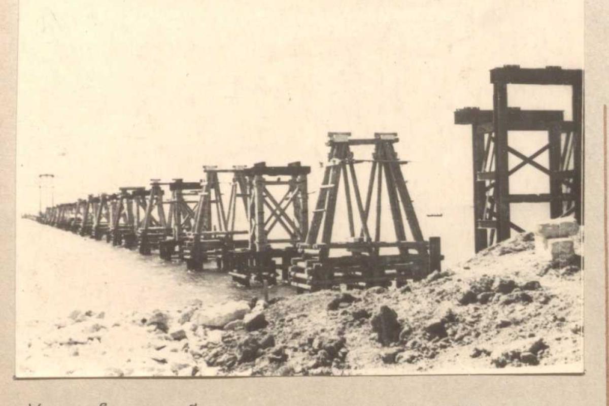 Россия рассекретила фотографии строительства немцами моста в Крым Россия рассекретила фотографии строительства немцами моста в Крым