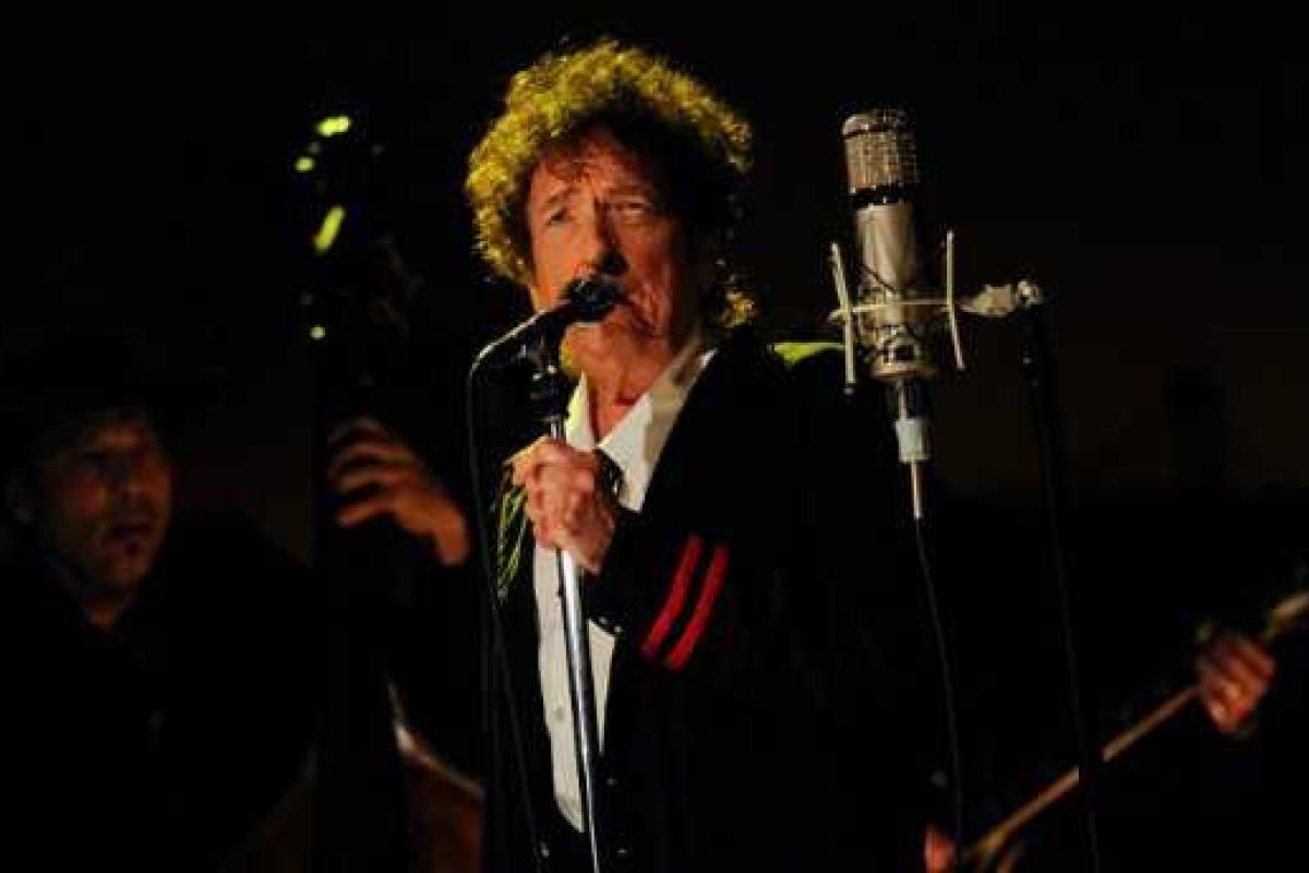 В соцсетях бурно отреагировали на Нобелевскую премию певцу Бобу Дилану