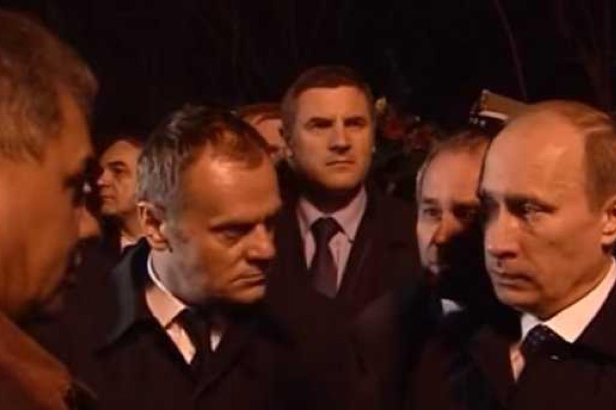 В Польше впервые обнародовали видео встречи Туска и Путина на месте Смоленской катастрофы В Польше впервые обнародовали видео встречи Туска и Путина на месте Смоленской катастрофы