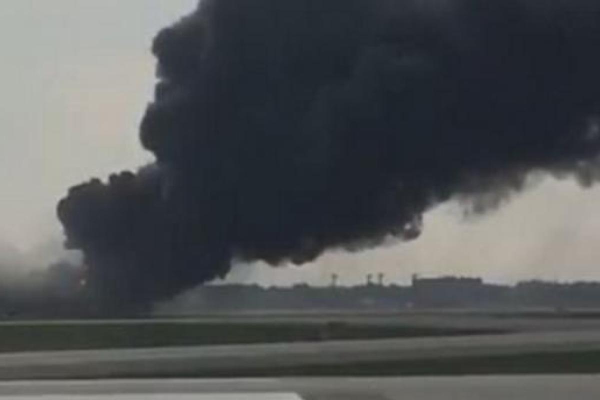 Паника и крики: опубликовано видео эвакуации из загоревшегося Boeing Паника и крики: опубликовано видео эвакуации из загоревшегося Boeing