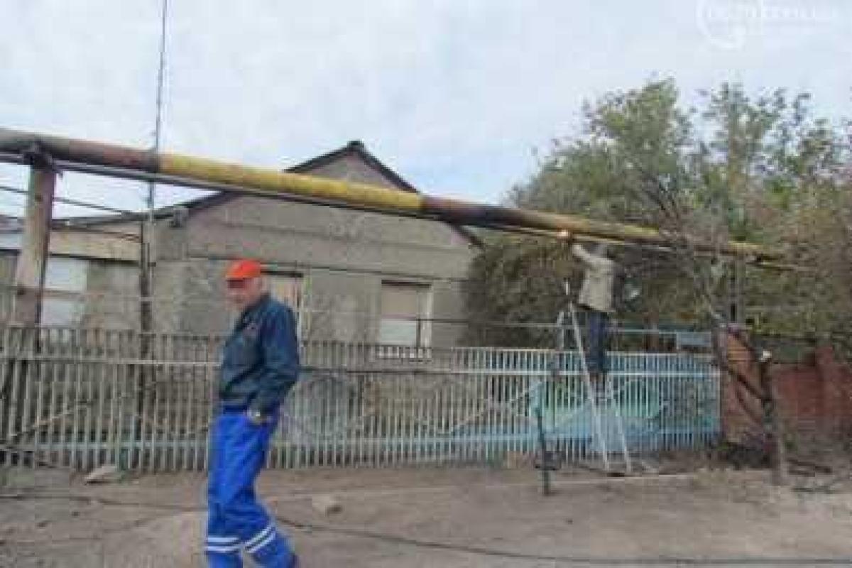 Под Мариуполем более ста домов остаются без газоснабжения после мощного обстрела
