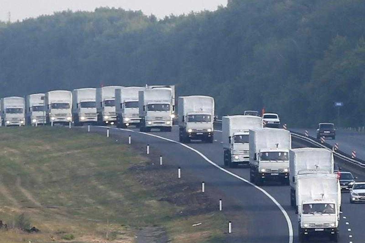 Россия собралась отправлять очередной "гумконвой" в Донбасс Россия собралась отправлять очередной "гумконвой" в Донбасс