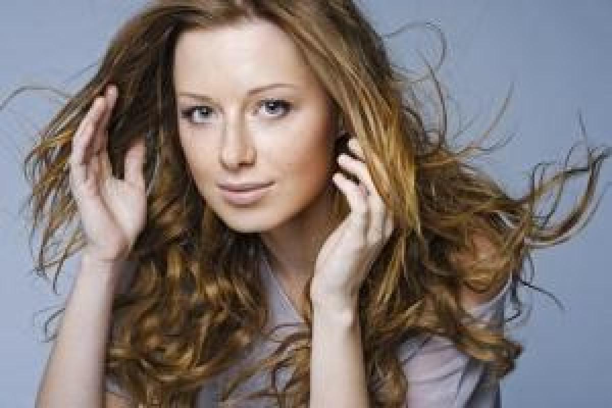 Певица Юлия Савичева показала лицо без макияжа