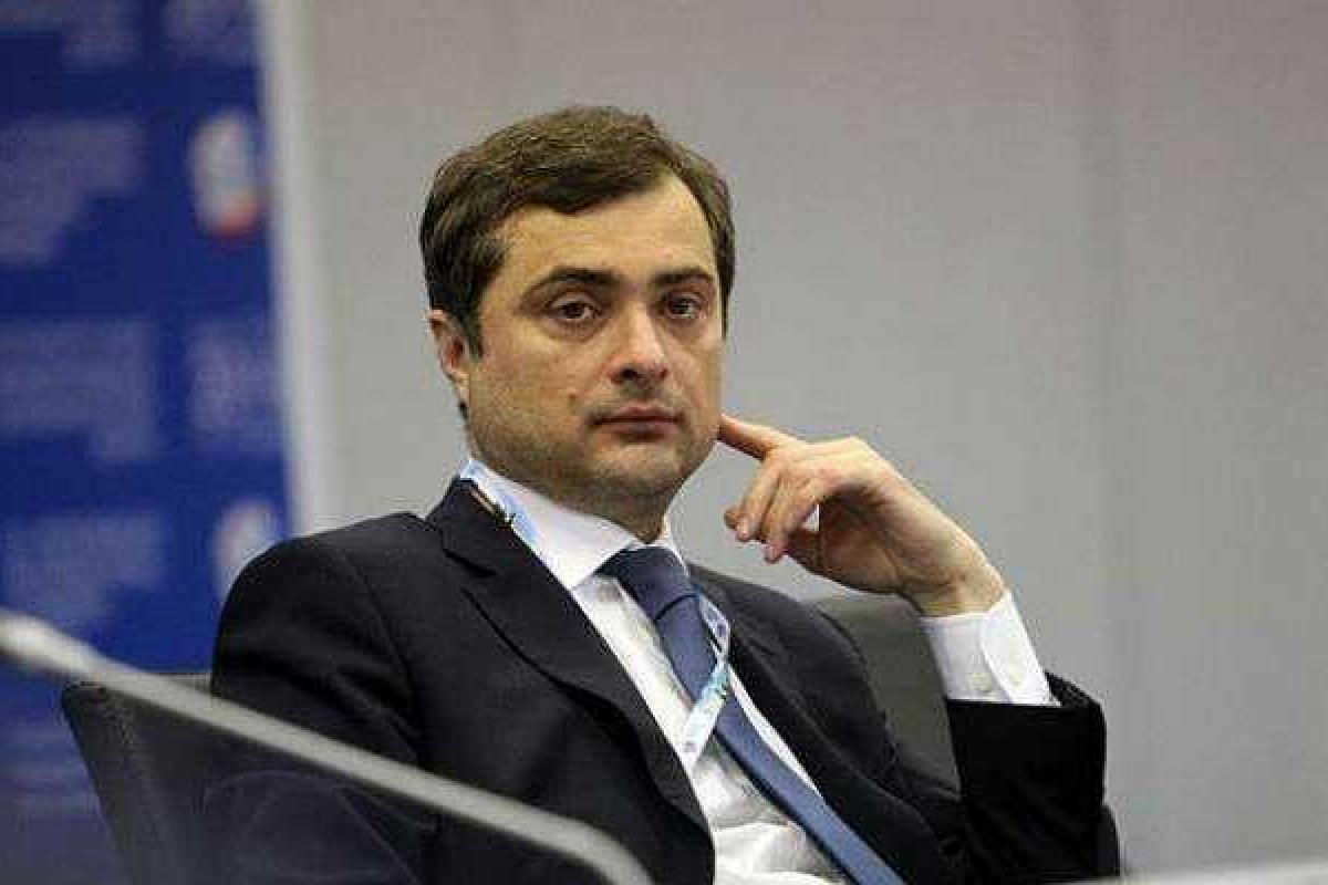 Сурков может решать любые политические комбинации через украинских политиков, – российский журналист
