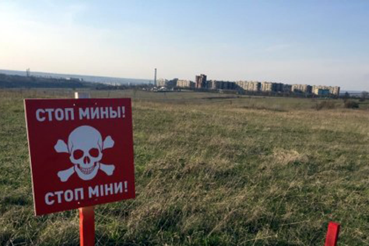 На Луганщине девочка подорвалась на мине боевиков