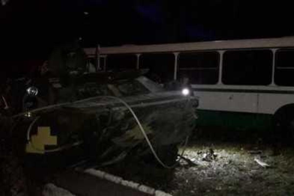 В шахтный автобус в Покровске врезался «президентский» БТР?