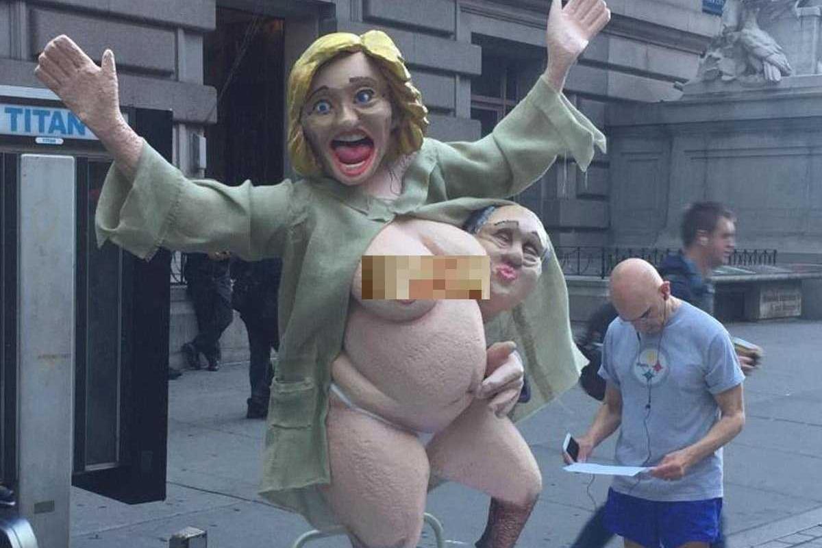 В Нью-Йорке сотрудница музея свалила скульптуру полуголой Клинтон В Нью-Йорке сотрудница музея свалила скульптуру полуголой Клинтон