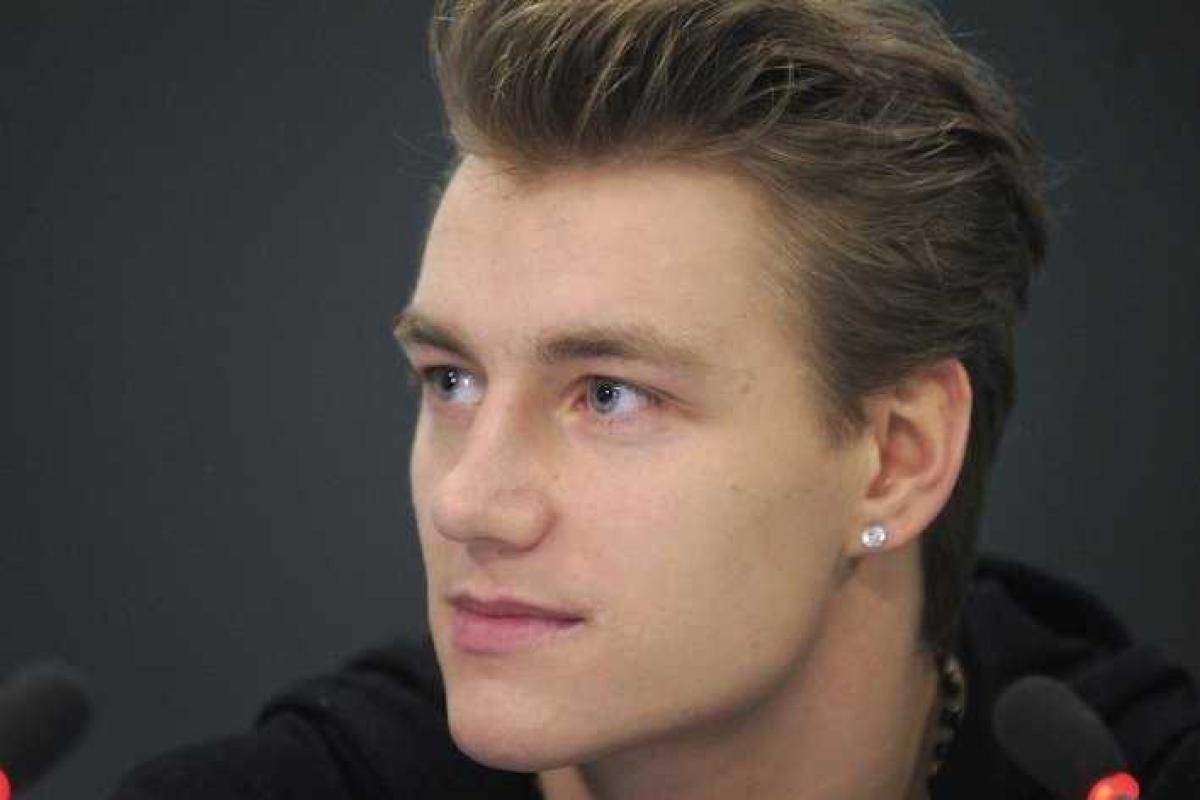 Певец Алексей Воробьев шокировал, показав обнаженный торс