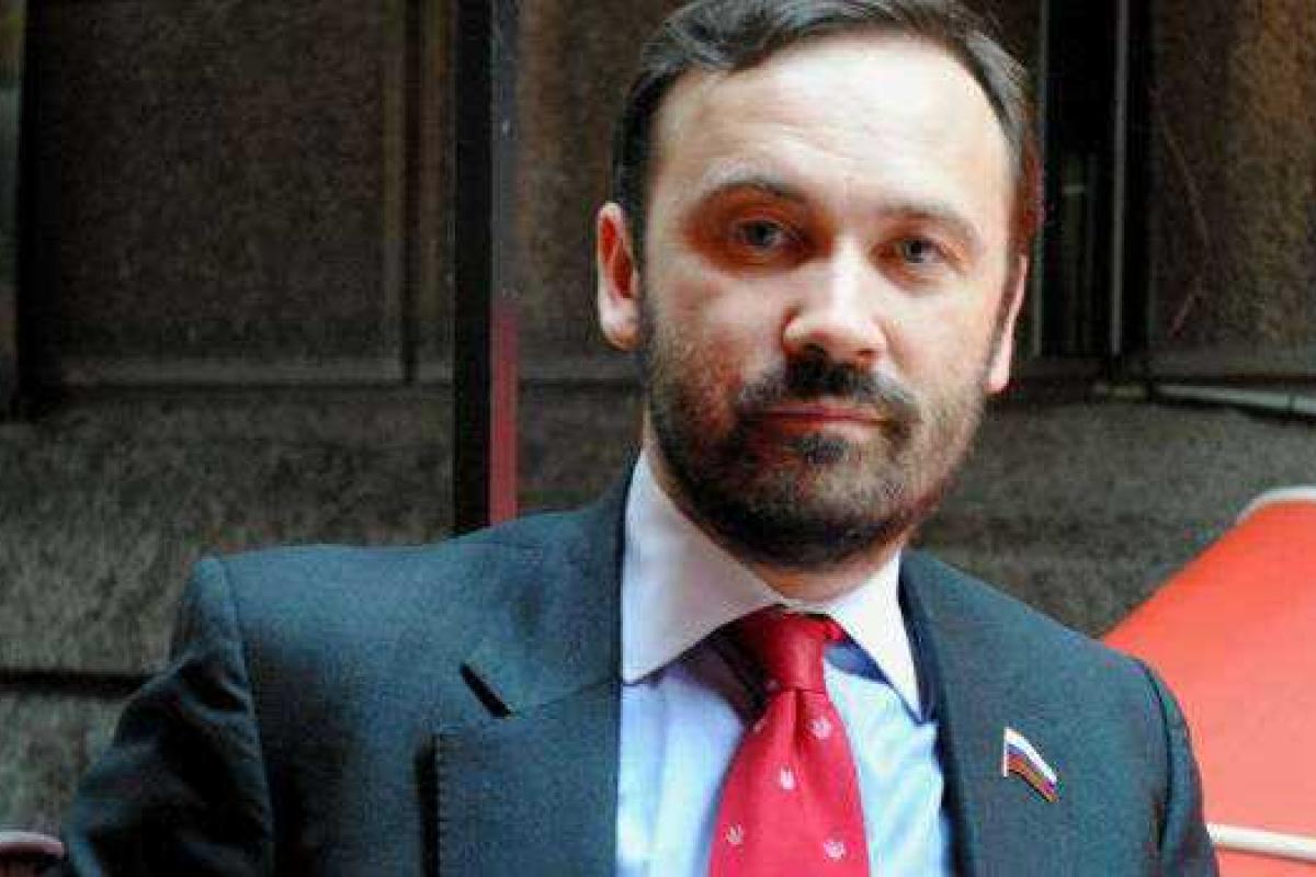 "В ядерную кнопку я не верю, но всем соседям России стоит задуматься" - экс-депутат "В ядерную кнопку я не верю, но всем соседям России стоит задуматься" - экс-депутат