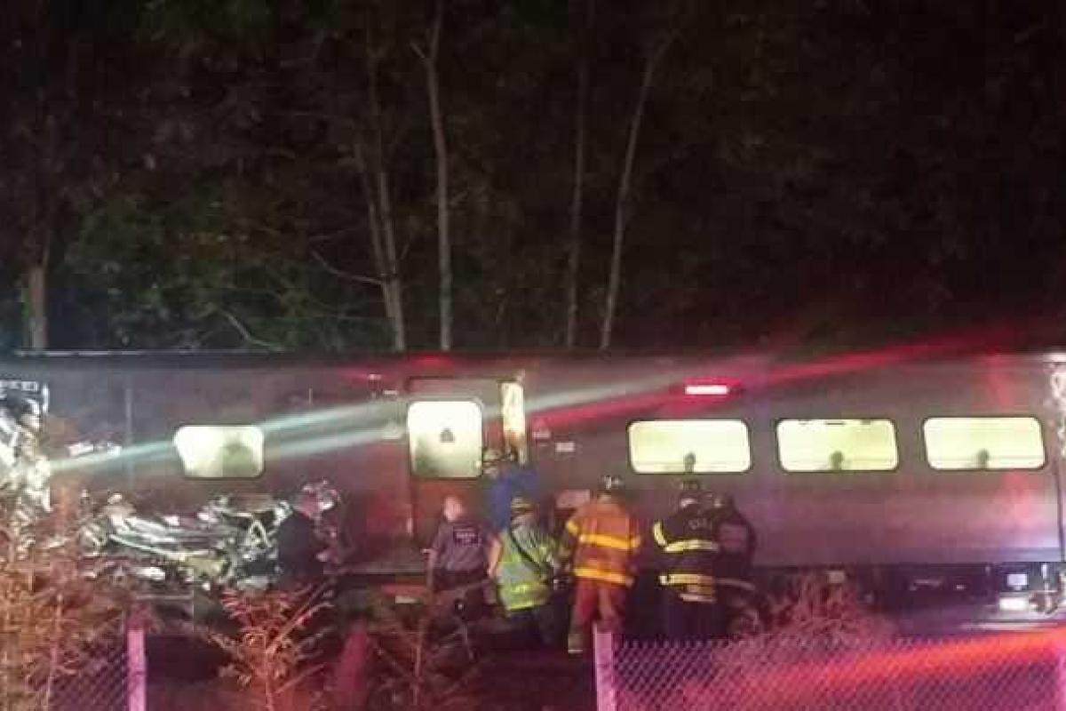 В пригороде Нью-Йорка пассажирский поезд сошел с рельсов: 11 пострадавших В пригороде Нью-Йорка пассажирский поезд сошел с рельсов: 11 пострадавших