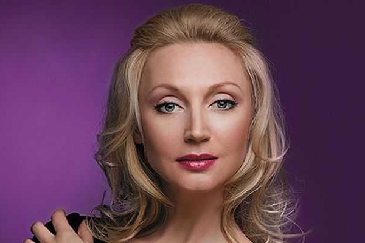 Кристину Орбакайте раскритиковали за плоскую грудь и неудачный выбор платья