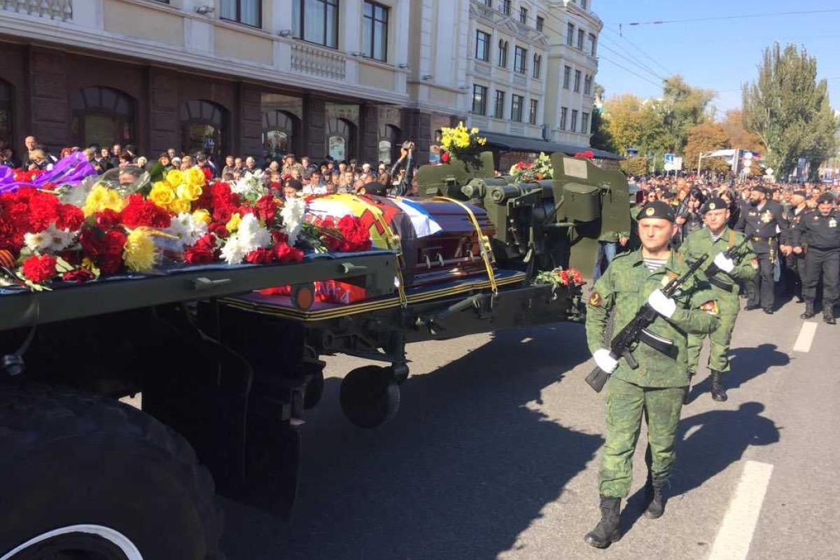 Шкиряк прокомментировал ажиотаж на похоронах Моторолы: "Это даже не зомби – это реально психически больные люди"