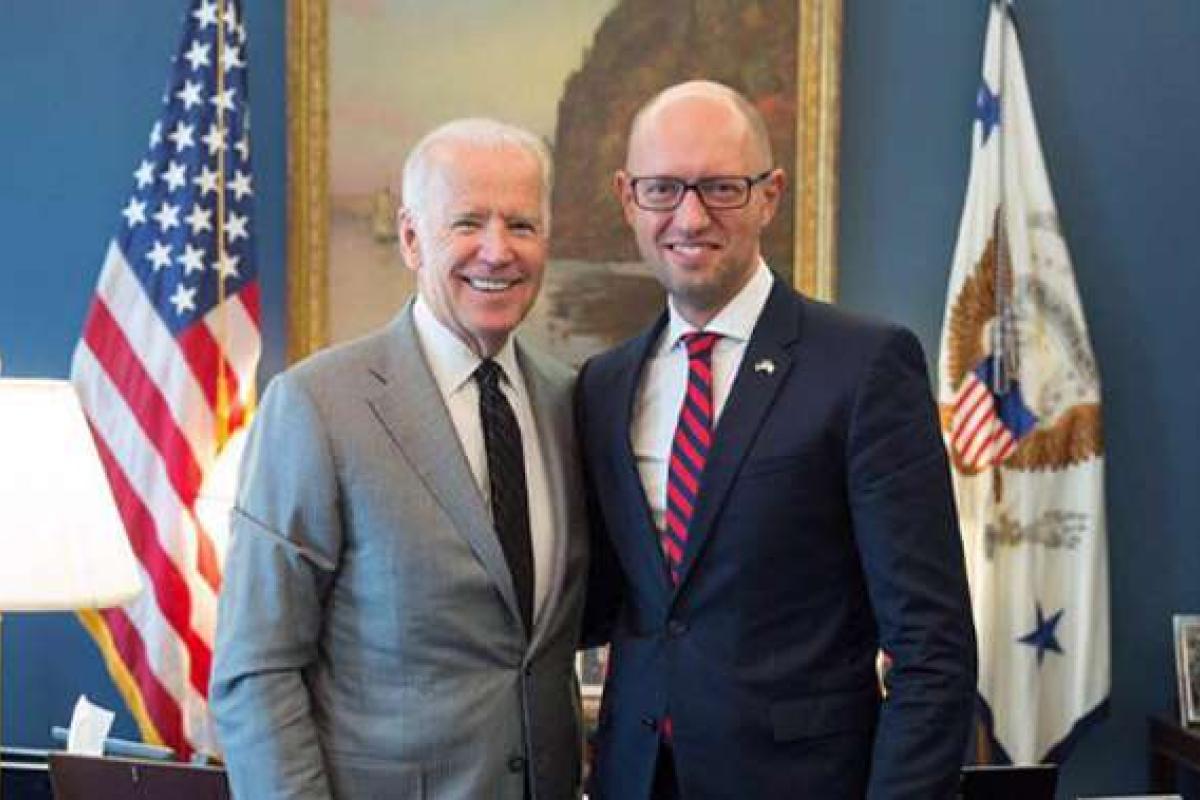 "Россия должна убраться с украинской территории": Яценюк призывает США принять участие в переговорах по Донбассу