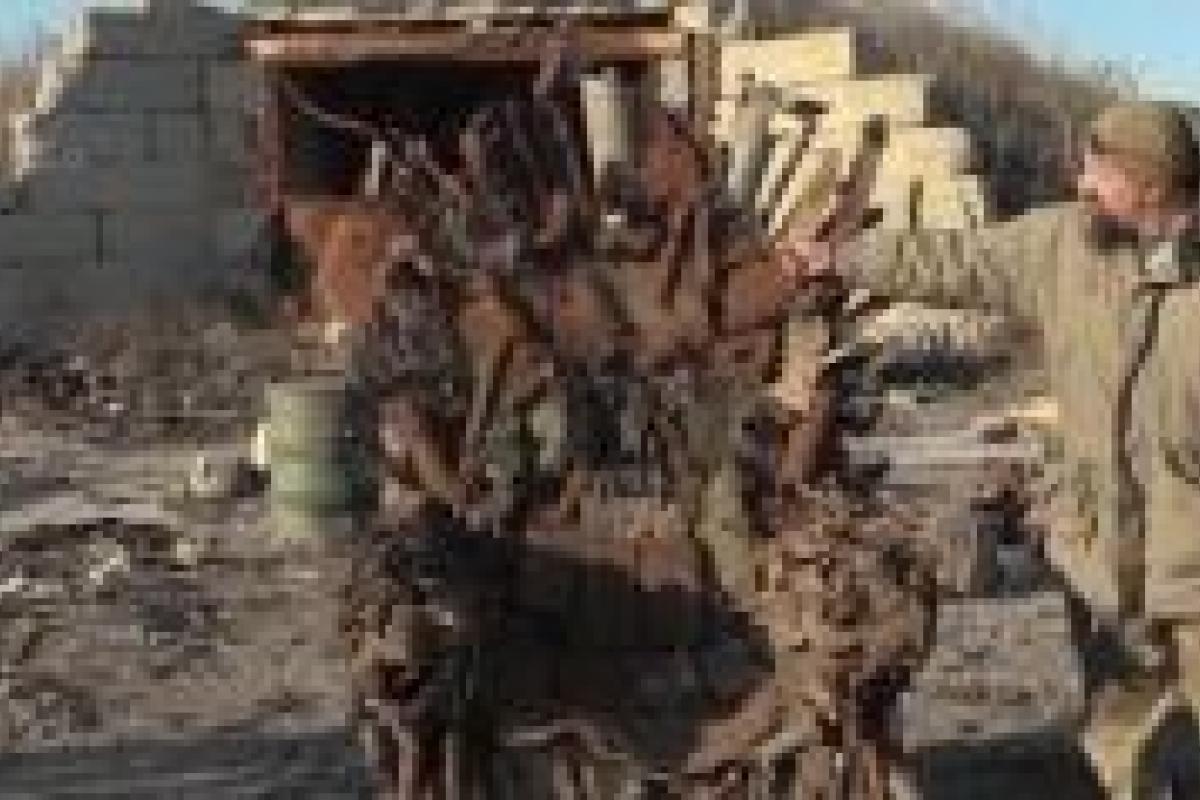 В зоне АТО появился "Железный трон" из "Игры престолов", сделанный из осколков вражеских снарядов В зоне АТО появился "Железный трон" из "Игры престолов", сделанный из осколков вражеских снарядов