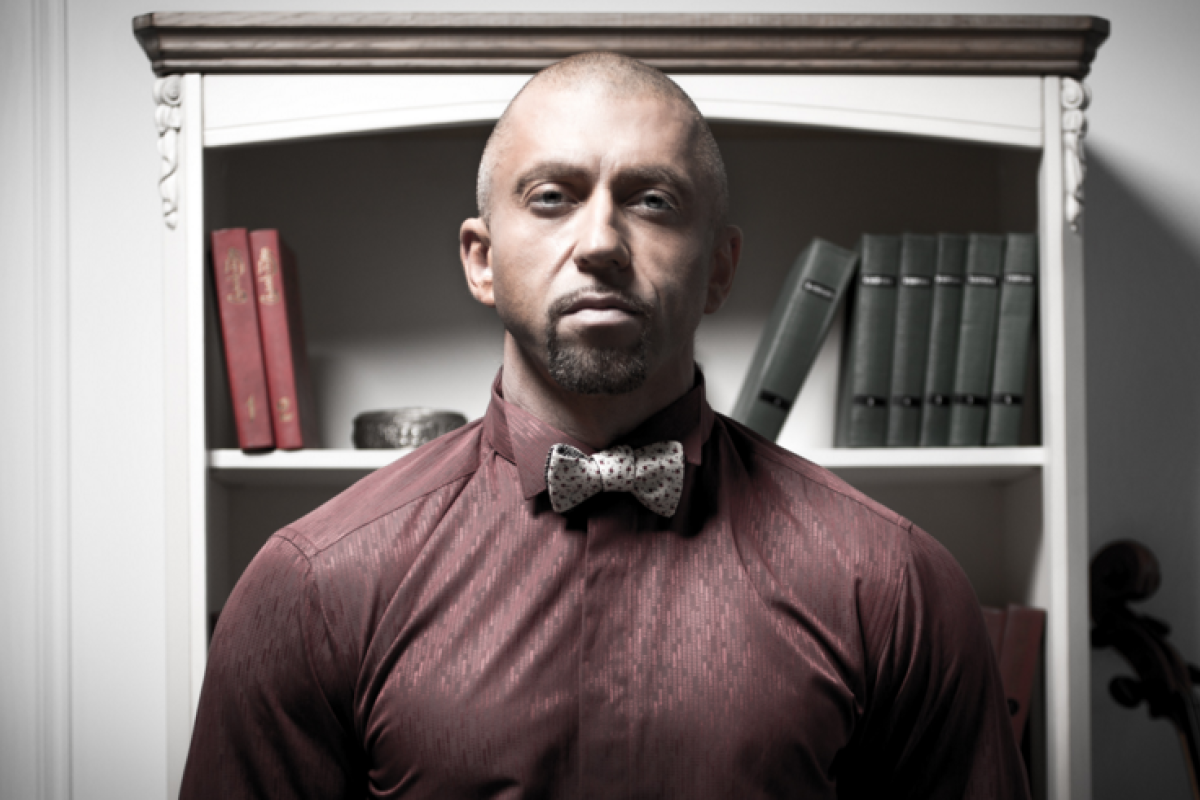 Рэпер Серёга "заминировал" самолёт, который улетел без него