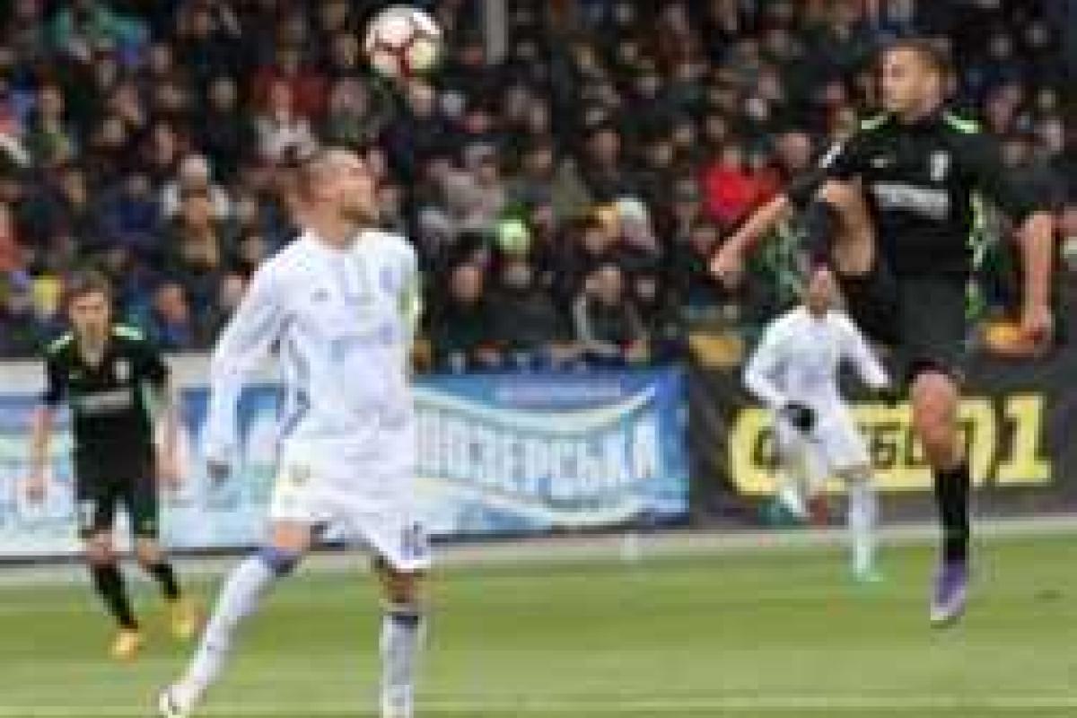 Фанаты киевского "Динамо" после очередного позора жестко поговорили с игроками Фанаты киевского "Динамо" после очередного позора жестко поговорили с игроками