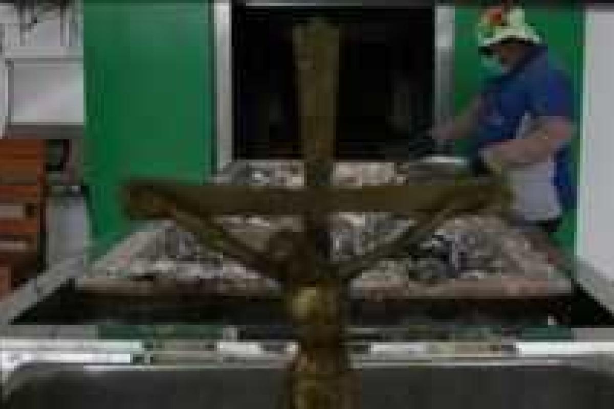 В Ватикане власти запретили развеивать прах кремированных покойников и держать его дома В Ватикане власти запретили развеивать прах кремированных покойников и держать его дома