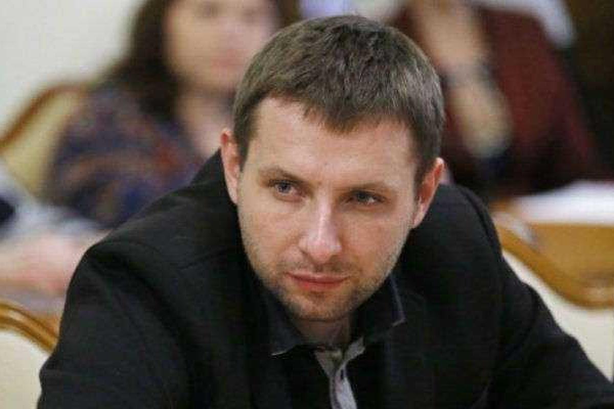 Парасюка взбесил оператор "Интера", который снимал экран его мобильника Парасюка взбесил оператор "Интера", который снимал экран его мобильника