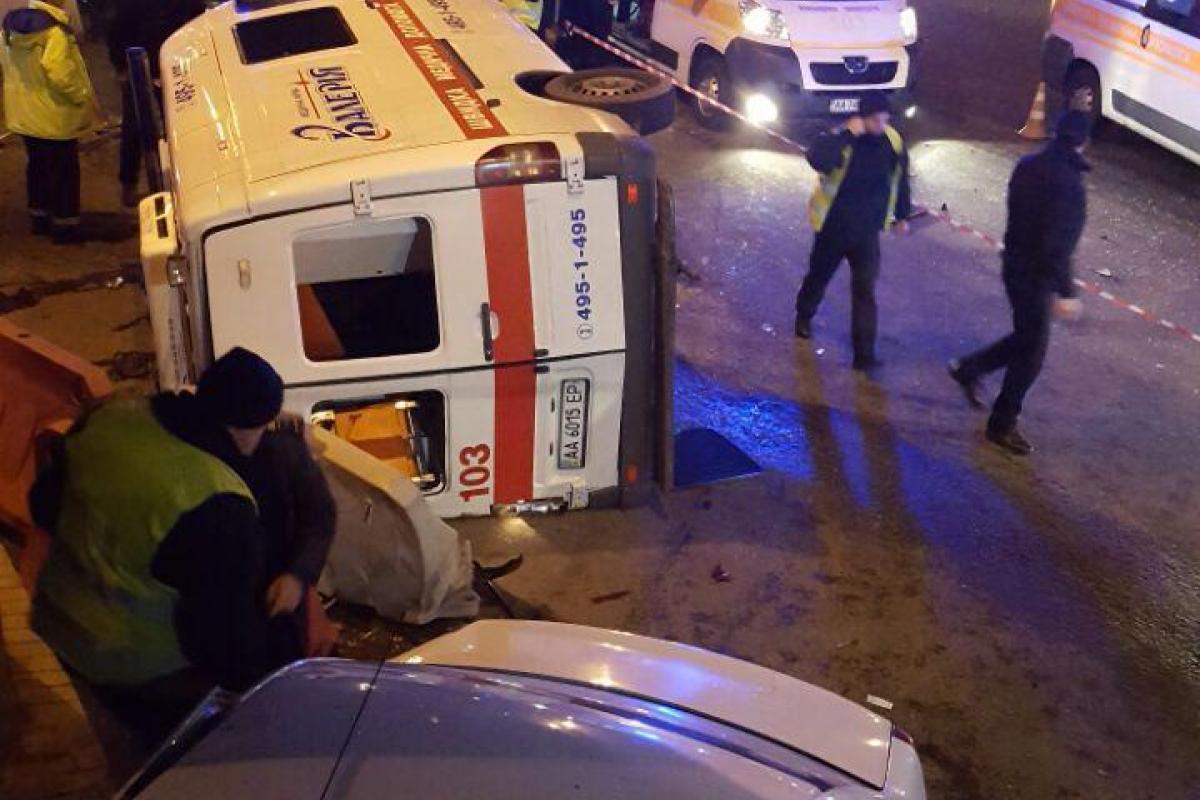 У Києві машина швидкої допомоги потрапила у смертельну ДТП