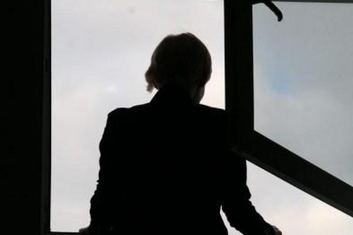 Жительница Мариуполя выпрыгнула из окна 4-го этажа и выжила Жительница Мариуполя выпрыгнула из окна 4-го этажа и выжила