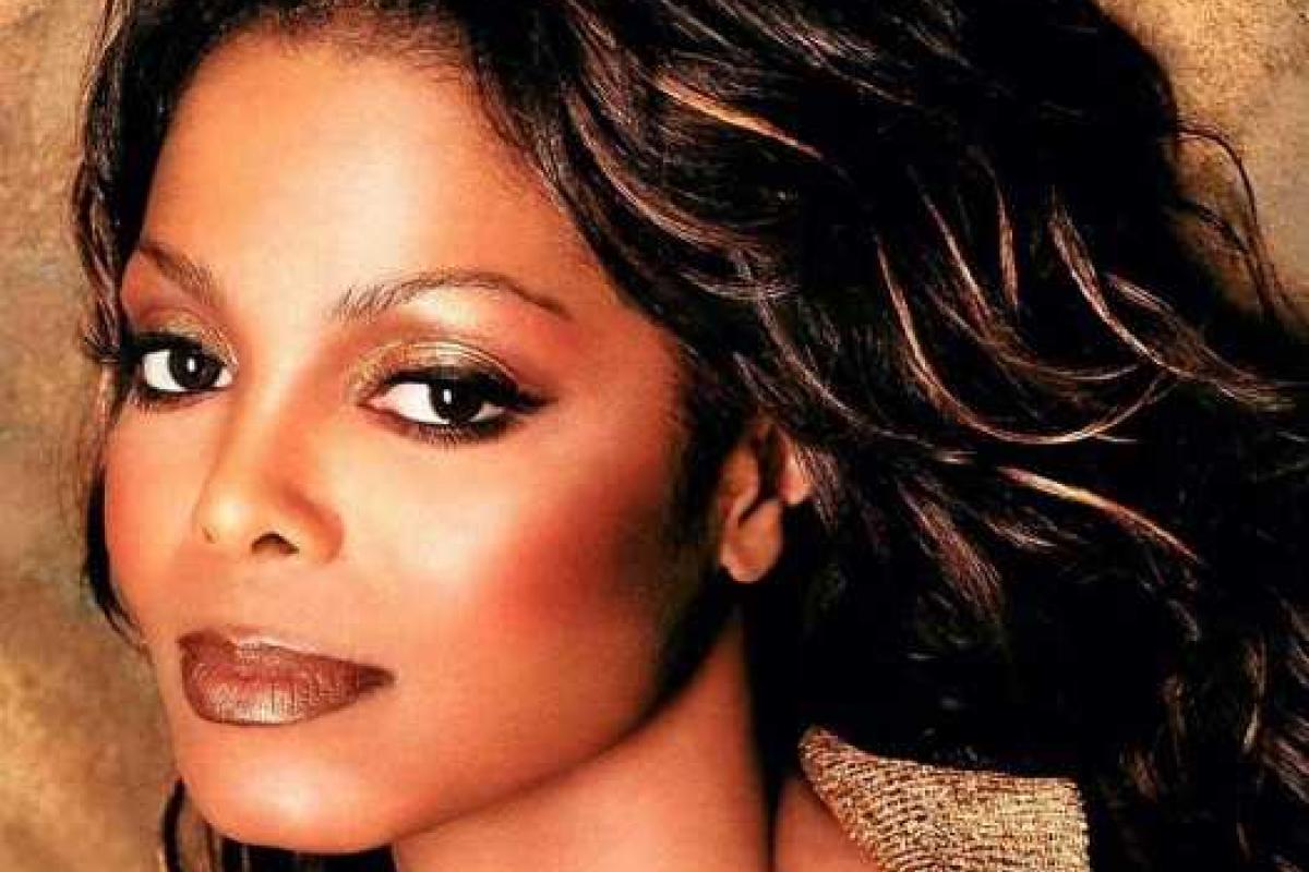 Беременная Джанет Джексон показала округлившийся живот