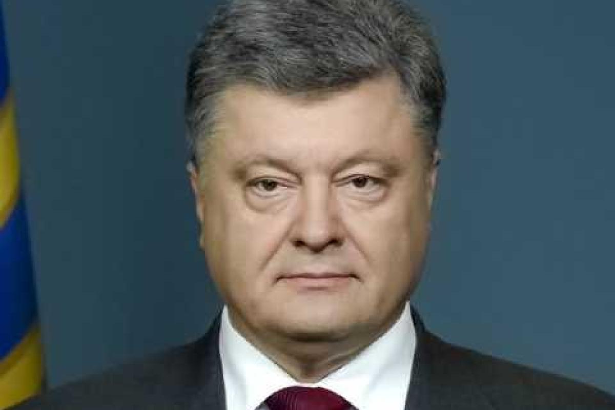 Президент Порошенко закликає роботодавців підвищити зарплати працівникам Президент Порошенко закликає роботодавців підвищити зарплати працівникам