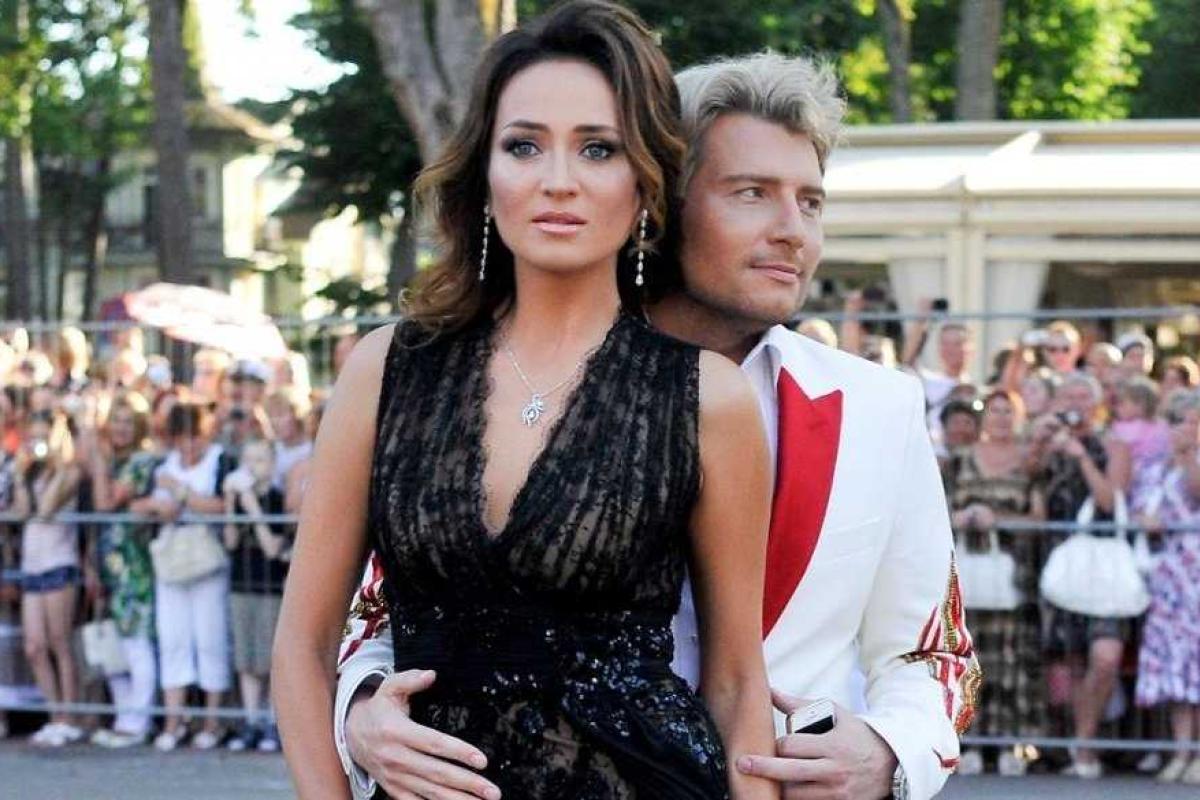 Возлюбленная Николая Баскова шокировала публику откровенным нарядом