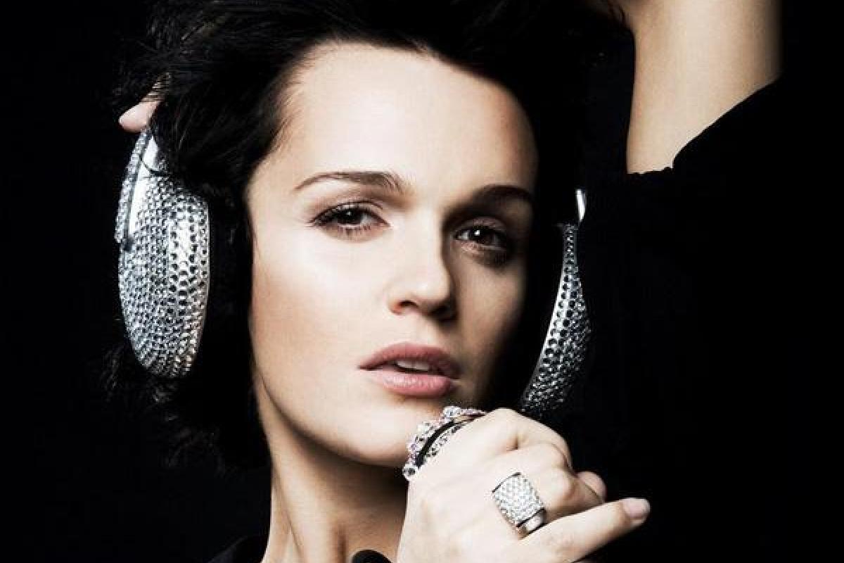 Певица Слава рассказала об ужасной операции на голове