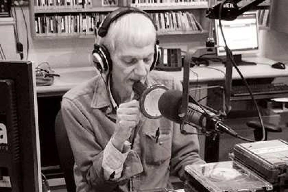 Американская музыкальная группа продает прах бывшего участника