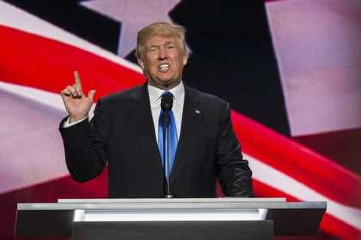 Дональд Трамп приставал к известной актрисе Сальме Хайек Дональд Трамп приставал к известной актрисе Сальме Хайек