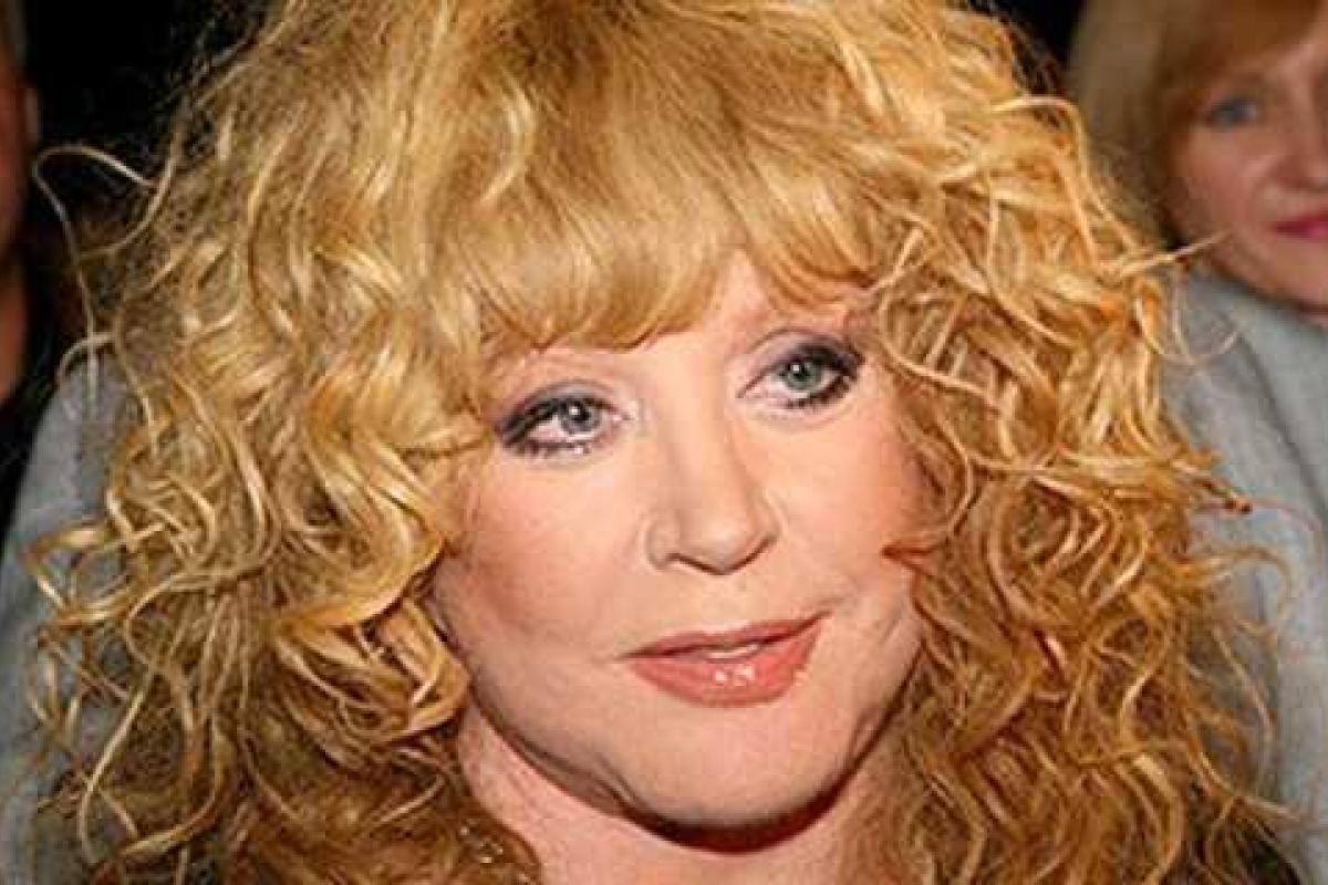 Алла Пугачева удивила цветущим видом