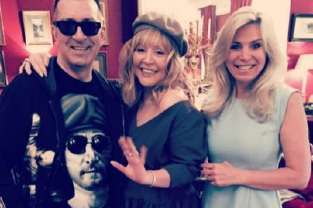 Поклонников восхитило фото Пугачевой в мини-платье