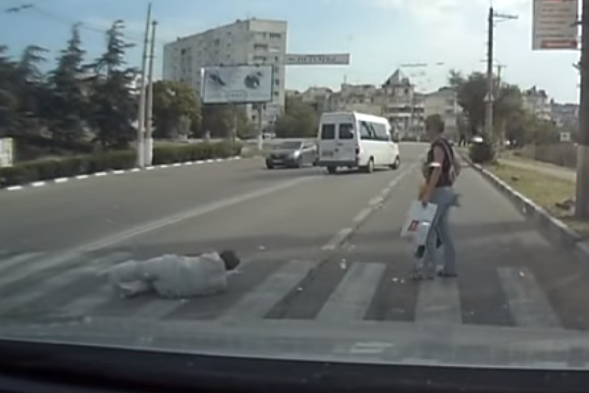 Видео из Севастополя вызвало негодование у пользователей сети Видео из Севастополя вызвало негодование у пользователей сети