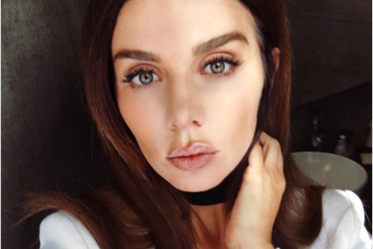 Анна Седокова опубликовала пикантное селфи 