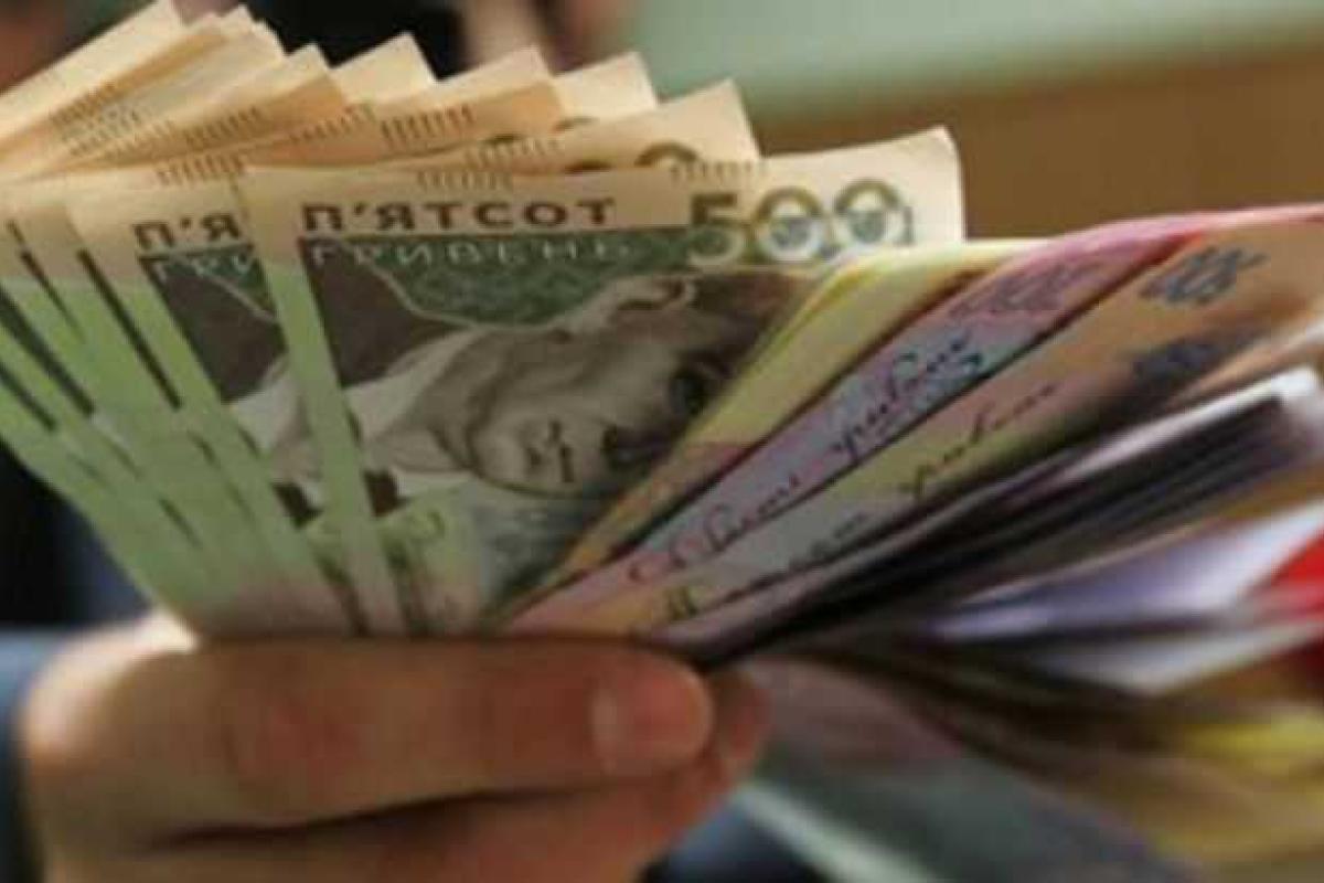 Гройсман: З 1 січня кожен українець отримуватиме зарплатню не менше 3200 гривень