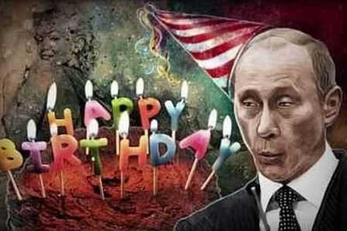 В Нью-Йорке развесили баннер с изображением Путина со скрытым сексуальным подтекстом В Нью-Йорке развесили баннер с изображением Путина со скрытым сексуальным подтекстом