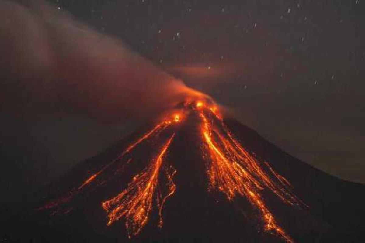 В Мексике проснулся мощный вулкан: власти эвакуировали население двух городов
