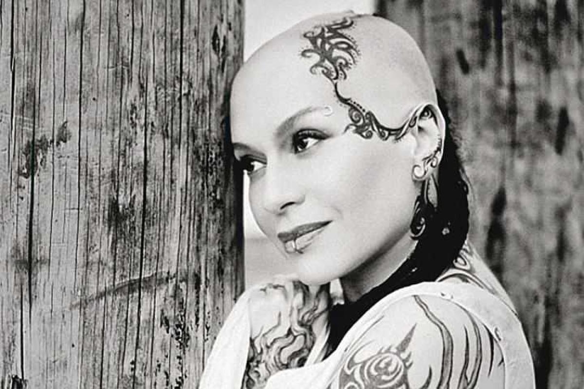 Певица Наргиз Закирова "обворовывает" своих поклонников