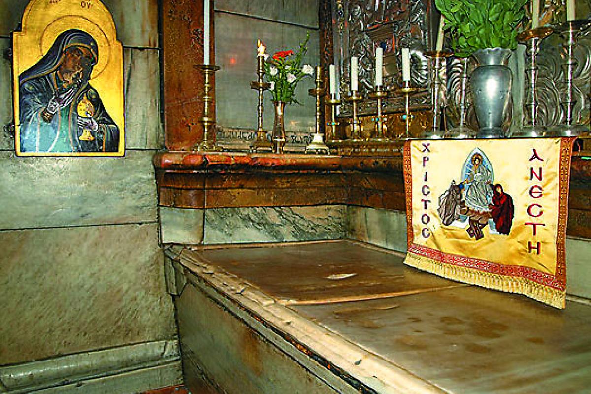 Откуда берется Благодатный огонь: вскрытие Гроба Господня в Иерусалиме приоткрыло завесу тайны Откуда берется Благодатный огонь: вскрытие Гроба Господня в Иерусалиме приоткрыло завесу тайны