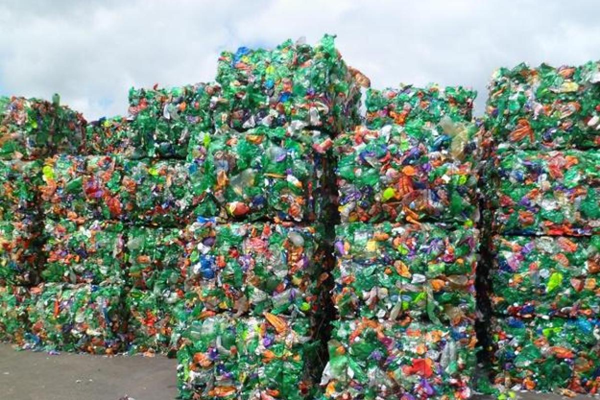 В Одессе появятся скамейки из переработанного пластика: проект собираются реализовать в течение месяца В Одессе появятся скамейки из переработанного пластика: проект собираются реализовать в течение месяца