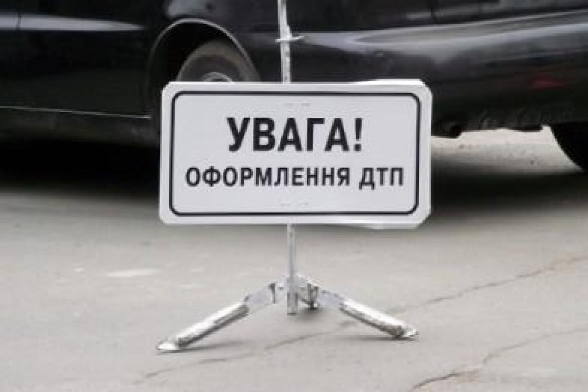 У Тернополі сталася жахлива ДТП: військовий на "Мерседесі" збив пішохода У Тернополі сталася жахлива ДТП: військовий на "Мерседесі" збив пішохода