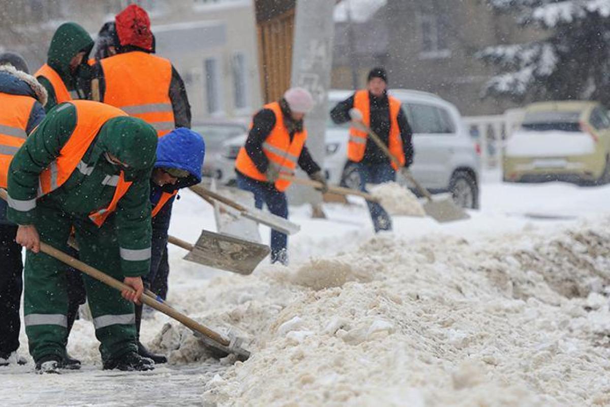 Россияне устали от мигрантов: 71% опрошенных считают, что они сдерживают рост зарплат Россияне устали от мигрантов: 71% опрошенных считают, что они сдерживают рост зарплат
