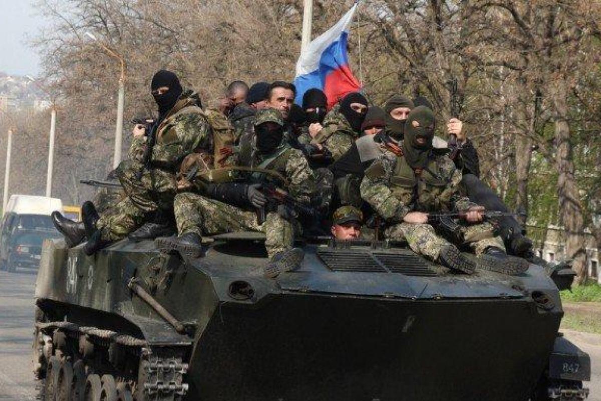В Красном Луче местные жители жалуются на наплыв наемников из РФ В Красном Луче местные жители жалуются на наплыв наемников из РФ