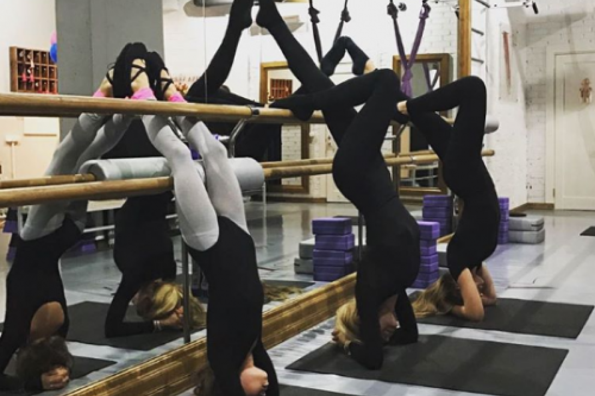 Вера Брежнева показала необычный снимок с дочерьми