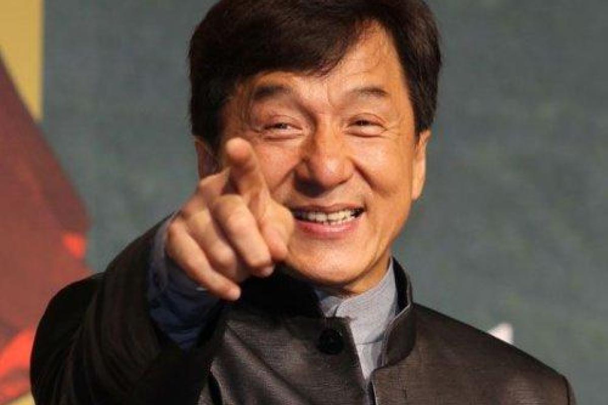 Джеки Чан замерз в России