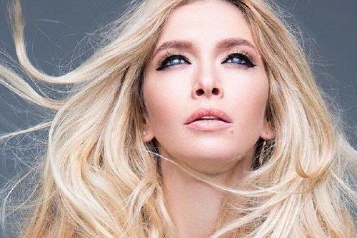 Певица Вера Брежнева шокировала своей эротической фотоссесией