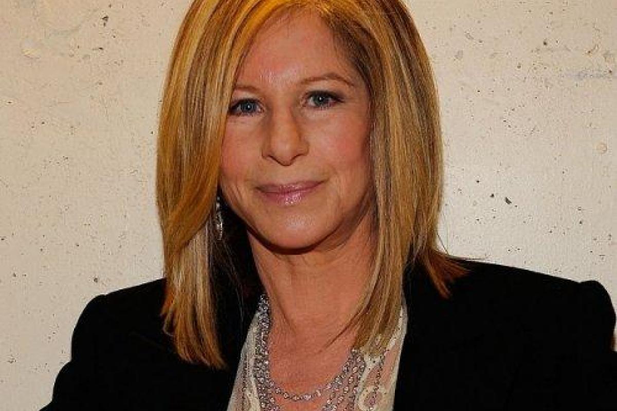 Барбра Стрейзанд в свои 74 года поразила стройными ногами