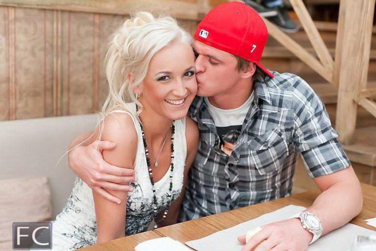 Дмитрий Тарасов "лайкает" негативные комментарии на странице Ольги Бузовой