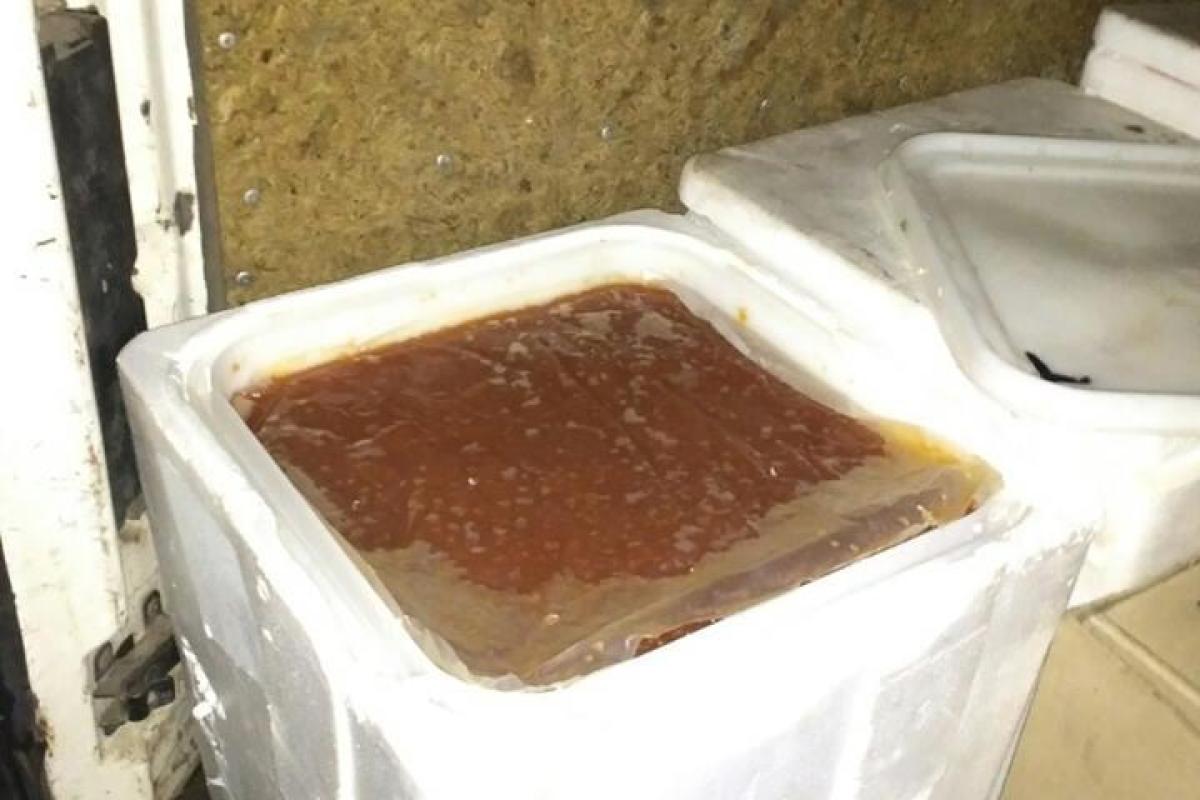 На Луганщині затримали авто, яким перевозили в об'їзд блокпостів консерви та червону ікру На Луганщині затримали авто, яким перевозили в об'їзд блокпостів консерви та червону ікру